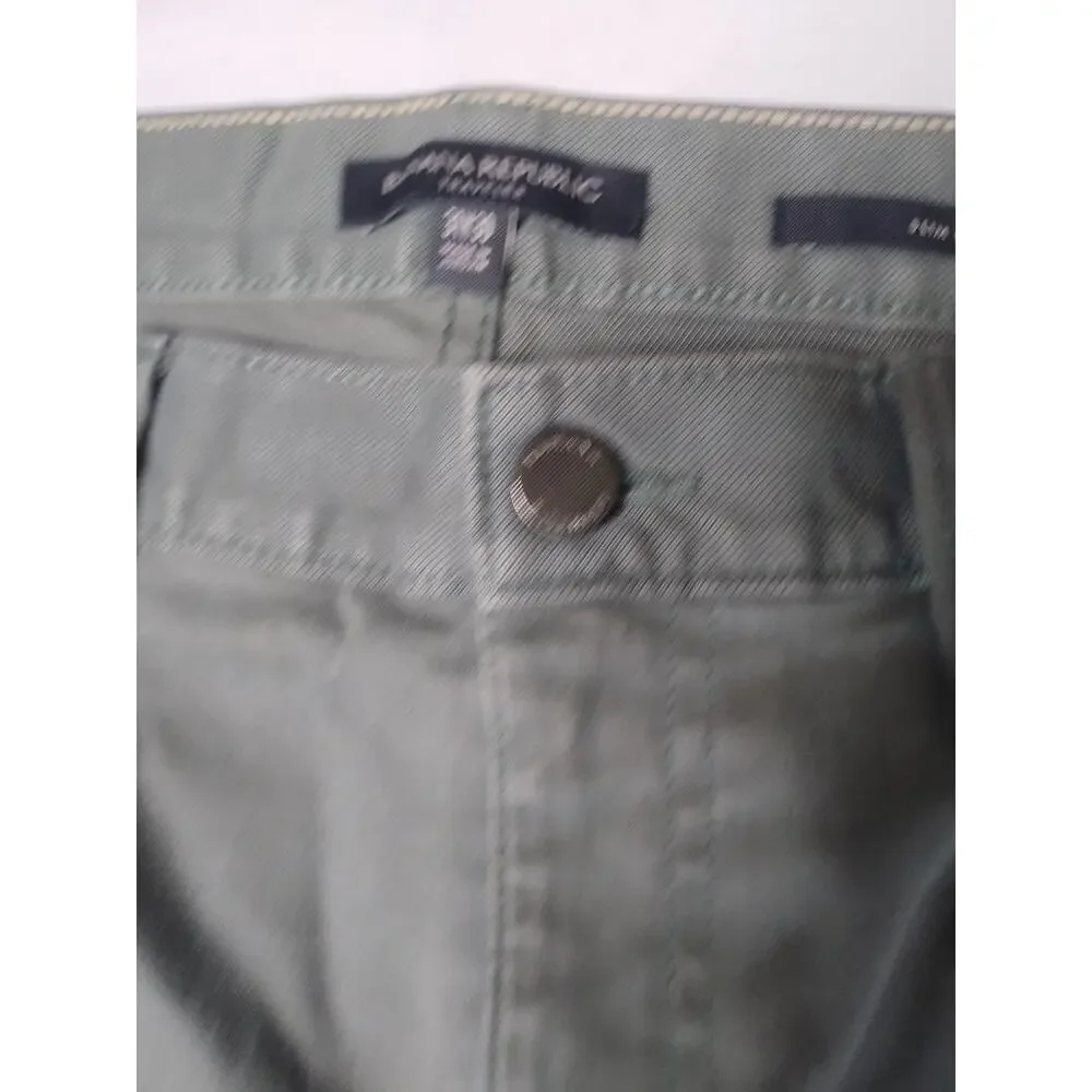 Banana Republic Traveller Pants size 31-30